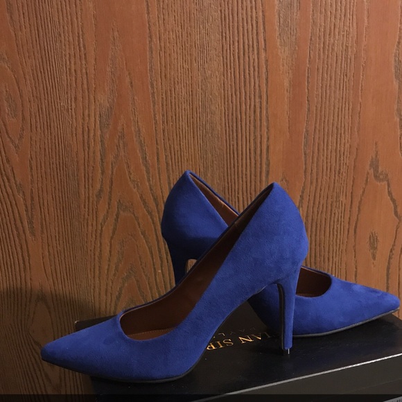 Shoes - Picture 2 of 7